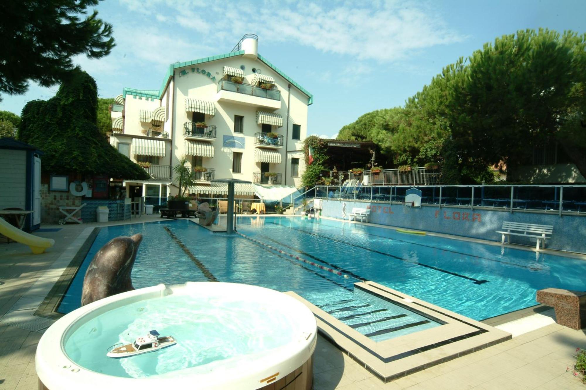 Hotel Flora Milano Marittima Exterior photo